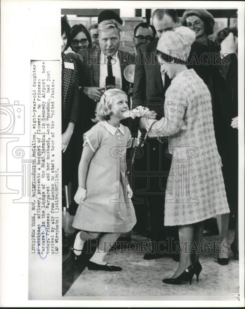 Load image into Gallery viewer, 1965 Press Photo Judith McCallum presents flowers to Princess Margaret in NY
