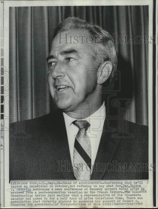 1968 Press Photo Senator Eugene McCarthy at Kennedy Airport news conference