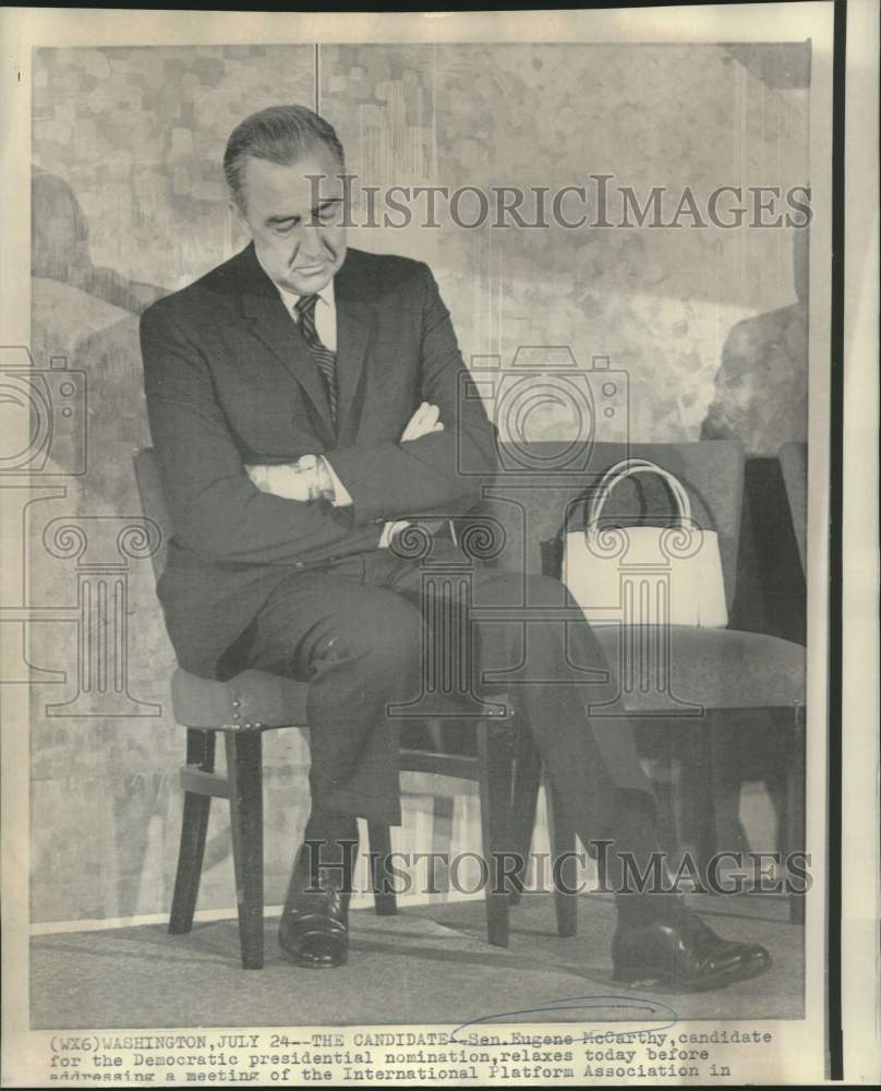 1968 Press Photo Senator Eugene McCarthy relaxes before Washington meeting