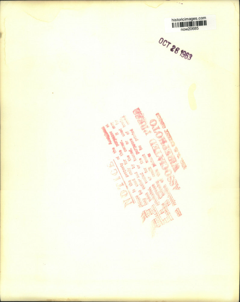 1963 Press Photo Former British Prime Minister Macmillan leaves hospital