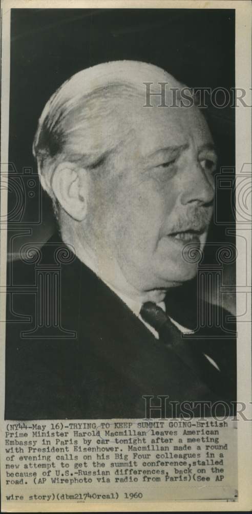 1960 Press Photo Prime Minister Macmillan leaves American Embassy in Paris