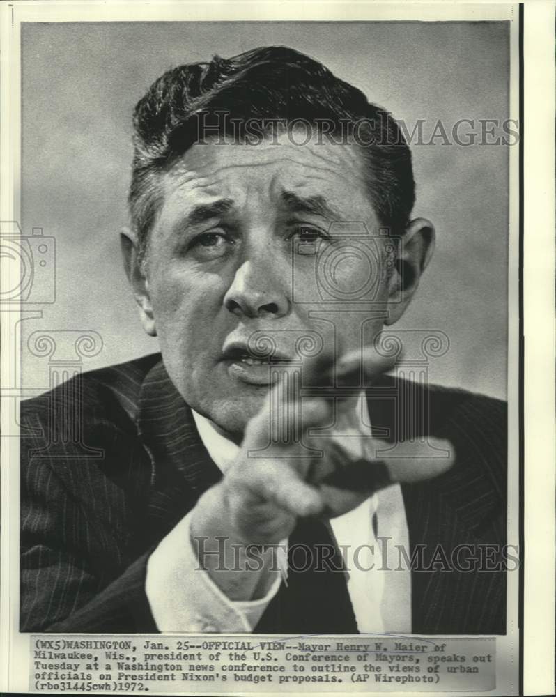 Load image into Gallery viewer, 1972 Press Photo Milwaukee Mayor Henry Maier at Washington news conference
