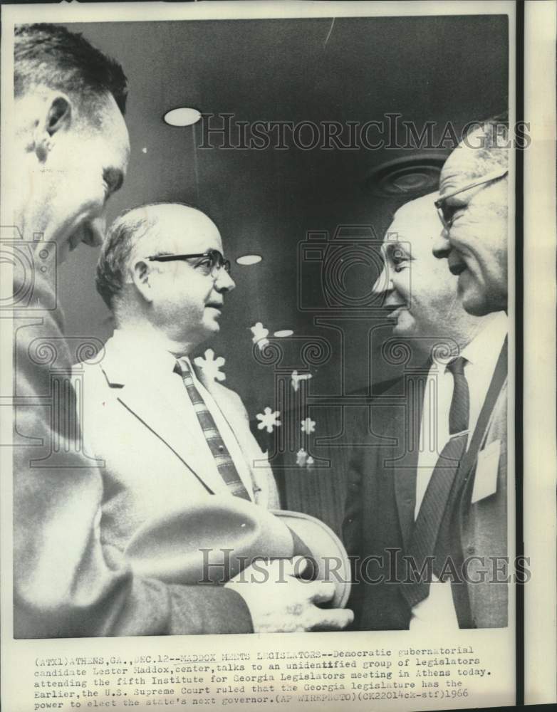 1966 Press Photo Gubernatorial candidate Maddox with legislators in Georgia