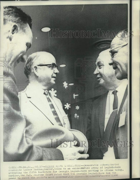 1966 Press Photo Gubernatorial candidate Maddox with legislators in Georgia