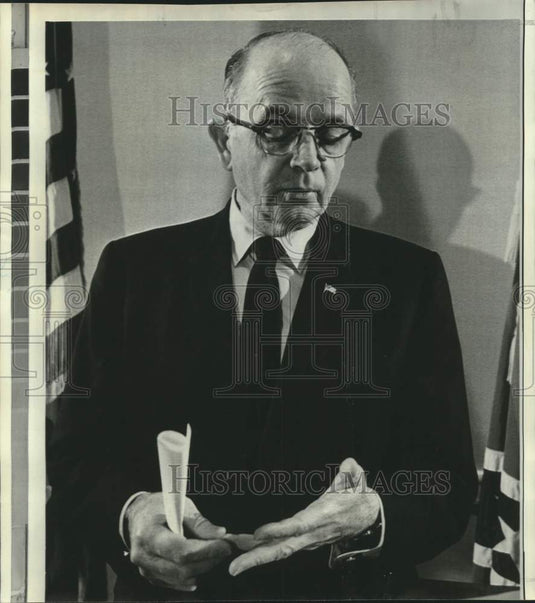 1970 Press Photo Lester Maddox in interview - now20744