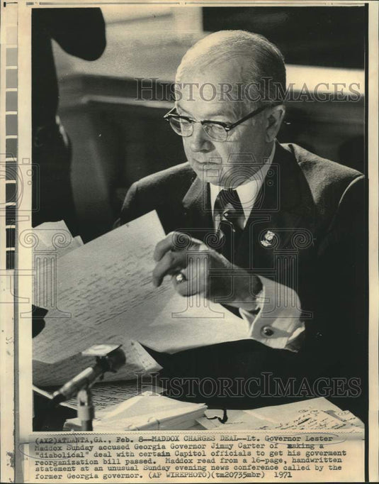 1971 Press Photo Lt. Governor Lester Maddox reads statement at news conference