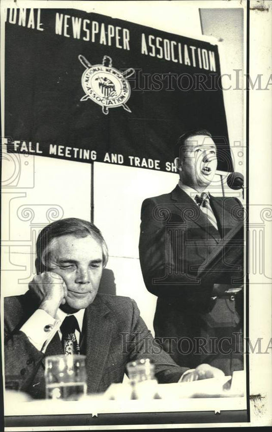 1971 Press Photo Governor John McKeihen listens at National Newspaper luncheon.