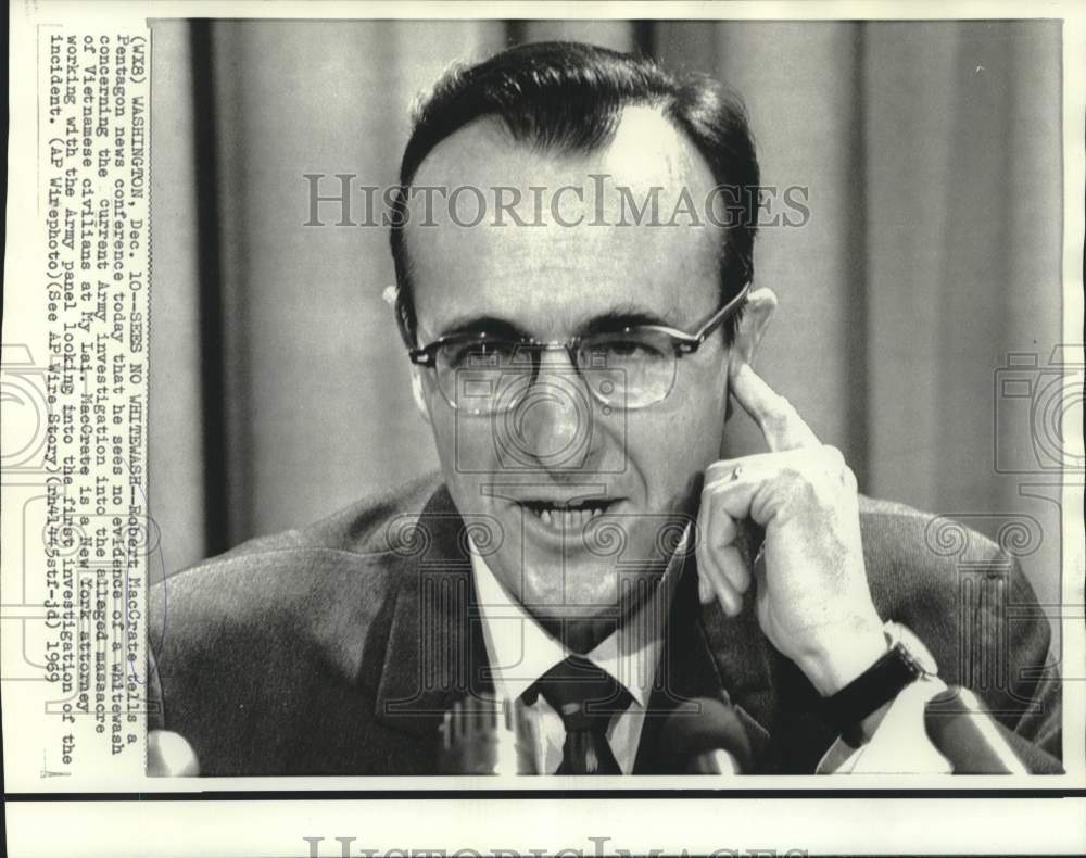 1969 Press Photo Attorney Robert MacCrate at Pentagon news conference