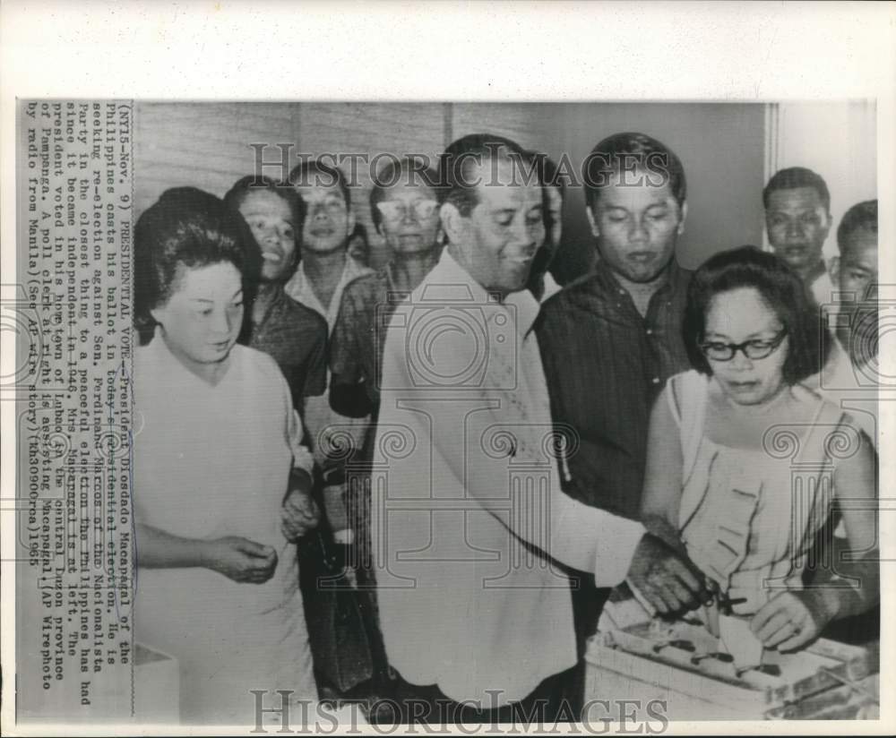 1965 Press Photo Philippines President Macapagal casts election ballot.