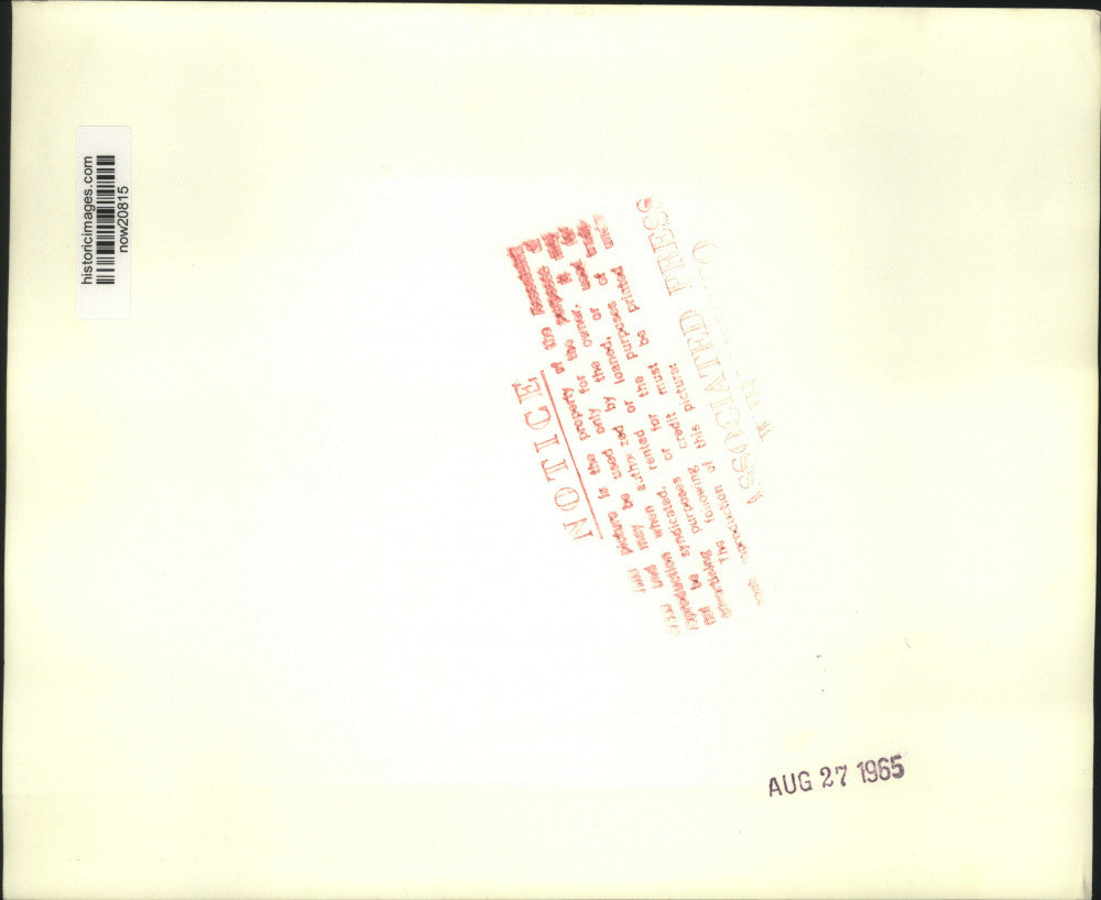 1965 Press Photo Chas. Berry & astronauts ponder question at press conf., Texas