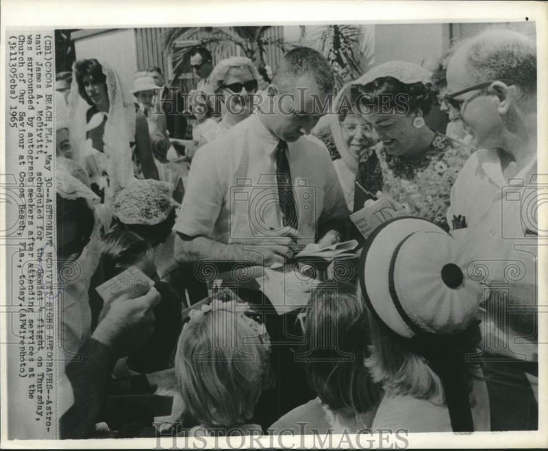 Load image into Gallery viewer, 1965 Press Photo Astronaut James McDivitt signs autographs in Coca Beach, FL
