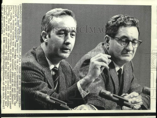 1971 Press Photo Astronaut McDivitt and Lee at Texas news conference.