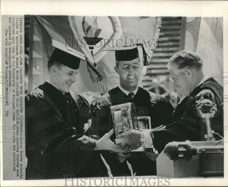 Load image into Gallery viewer, 1965 Press Photo Governor Romney presents clocks to astronauts McDivitt an White
