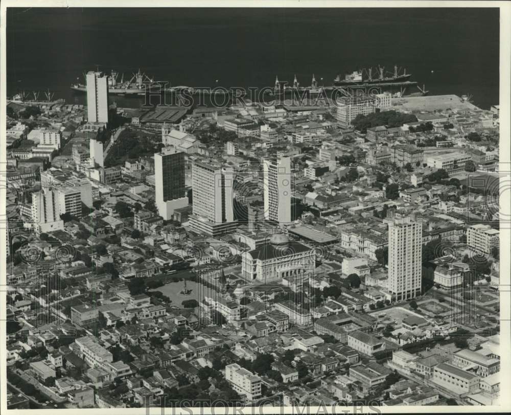 1979 Press Photo Aerial view of Manus, Brazil on Amazon River - now20868
