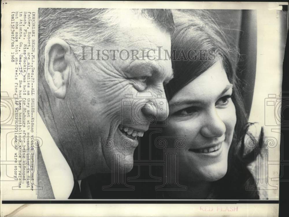 1968 Press Photo Kidnap victim Barbara Mackle and her father in Miami Beach, FL