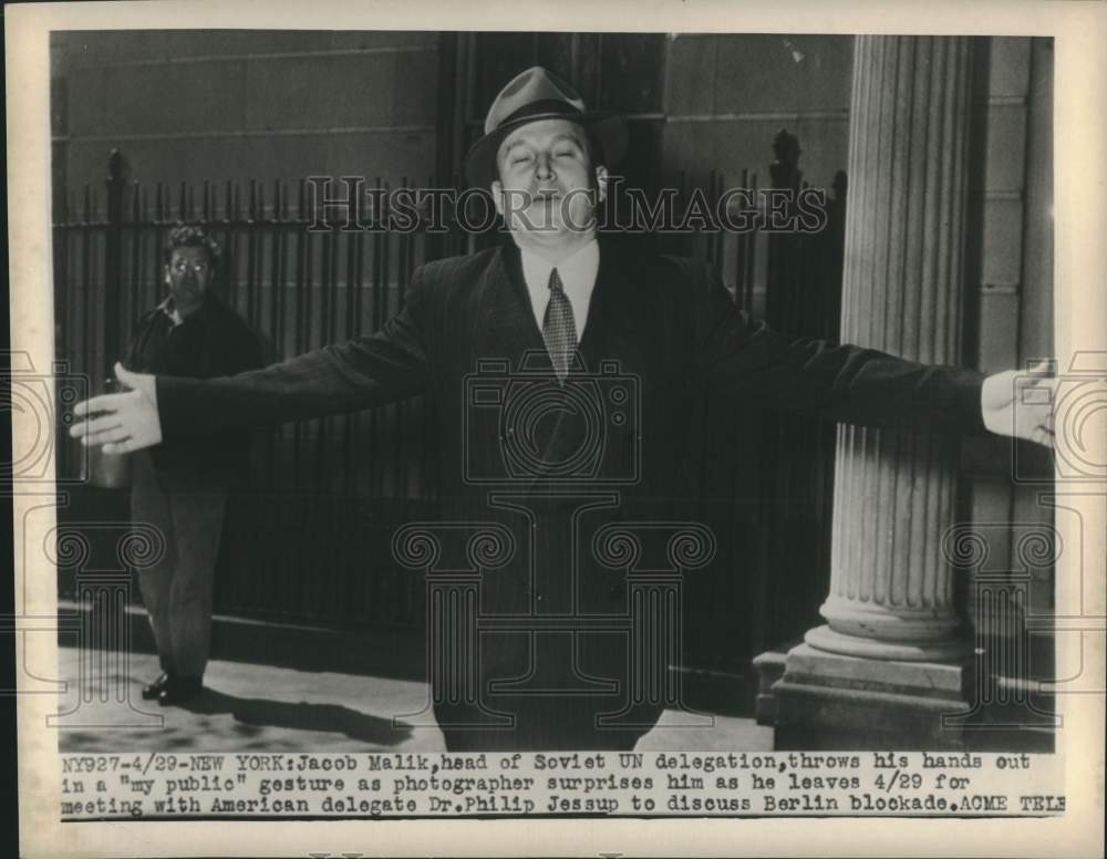 1949 Press Photo Soviet Jacob Malik with "my public" gesture in New York City
