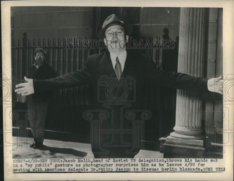 Load image into Gallery viewer, 1949 Press Photo Soviet Jacob Malik with "my public" gesture in New York City
