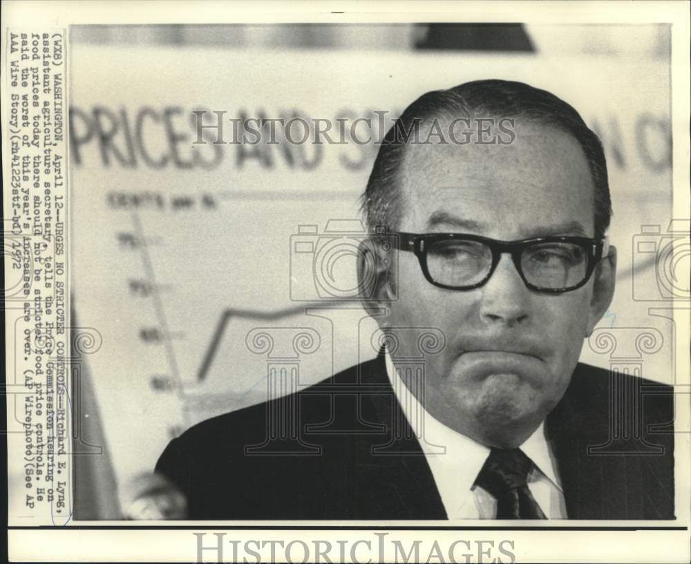 1972 Press Photo Assistant Agriculture Secretary Lyng at Price Commission