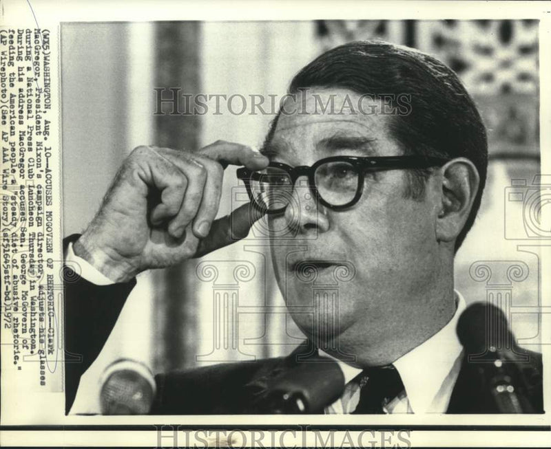 Load image into Gallery viewer, 1972 Press Photo Clark MacGregor adjusts glasses at National Press Club luncheon
