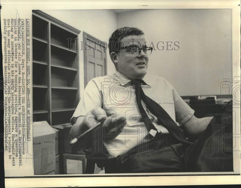 Load image into Gallery viewer, 1972 Press Photo Environmental Quality counselor Gordon MacDonald interviewed
