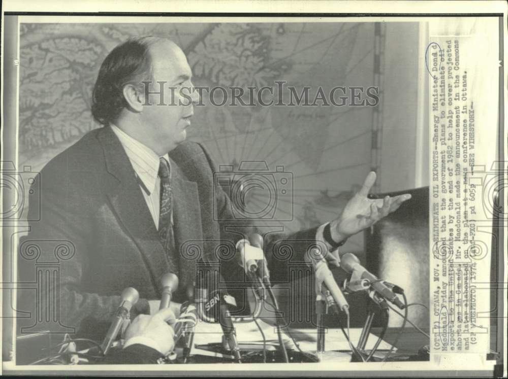 1974 Press Photo Canada&#39;s Energy Minister Donald MacDonald at news conference