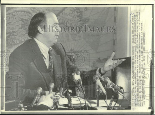 1974 Press Photo Canada's Energy Minister Donald MacDonald at news conference