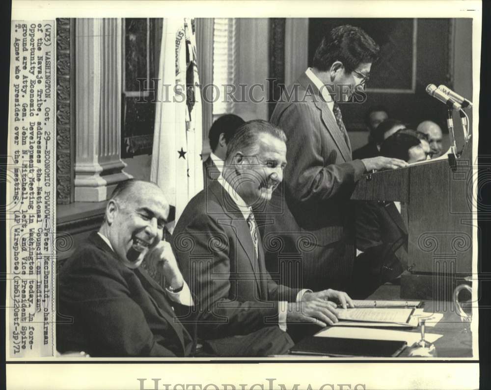1971 Press Photo Navajo Tribe Peter MacDonald and others at economic meeting