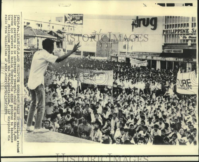 Load image into Gallery viewer, 1970 Press Photo Anti-U.S. and Philippine government rally in Manila - now20964
