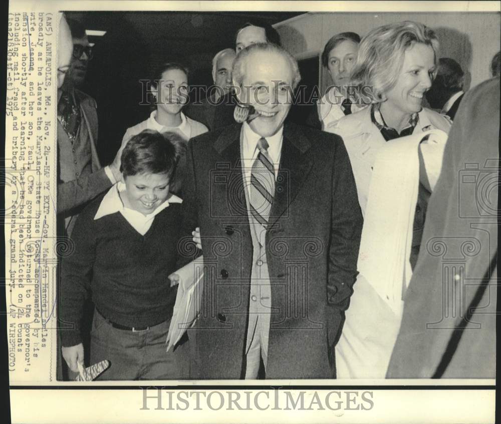 1975 Press Photo Marvin Mandel &amp; family leave Annapolis, MD after indictments