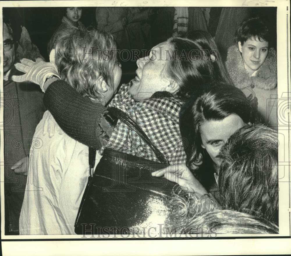 1972 Press Photo Managua earthquake survivor arrives at Andrews AFB, Washington