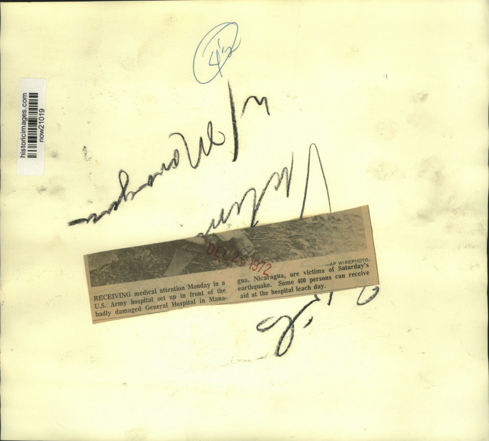 1972 Press Photo Managua earthquake victims receive medical attention.