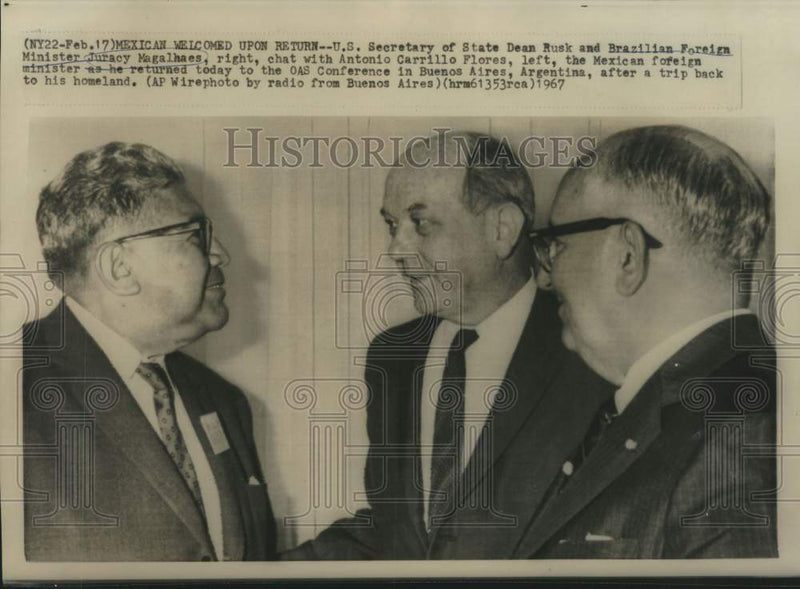 Load image into Gallery viewer, 1967 Press Photo Brazil's Magalhaes and others at OAS Conference in Buenos Aires
