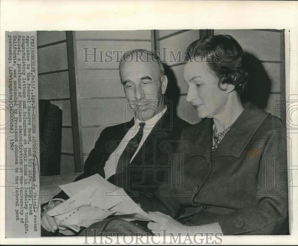 1965 Press Photo The Maisels read congratulations on Federal Reserve nomination
