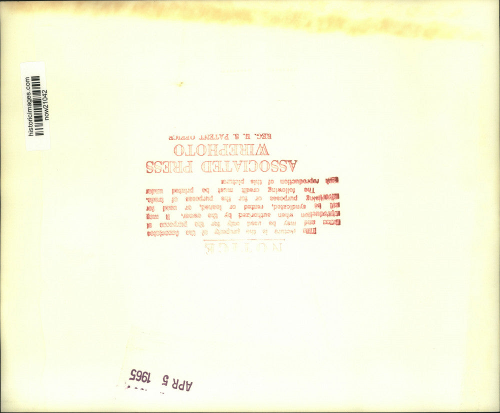 1965 Press Photo The Maisels read congratulations on Federal Reserve nomination