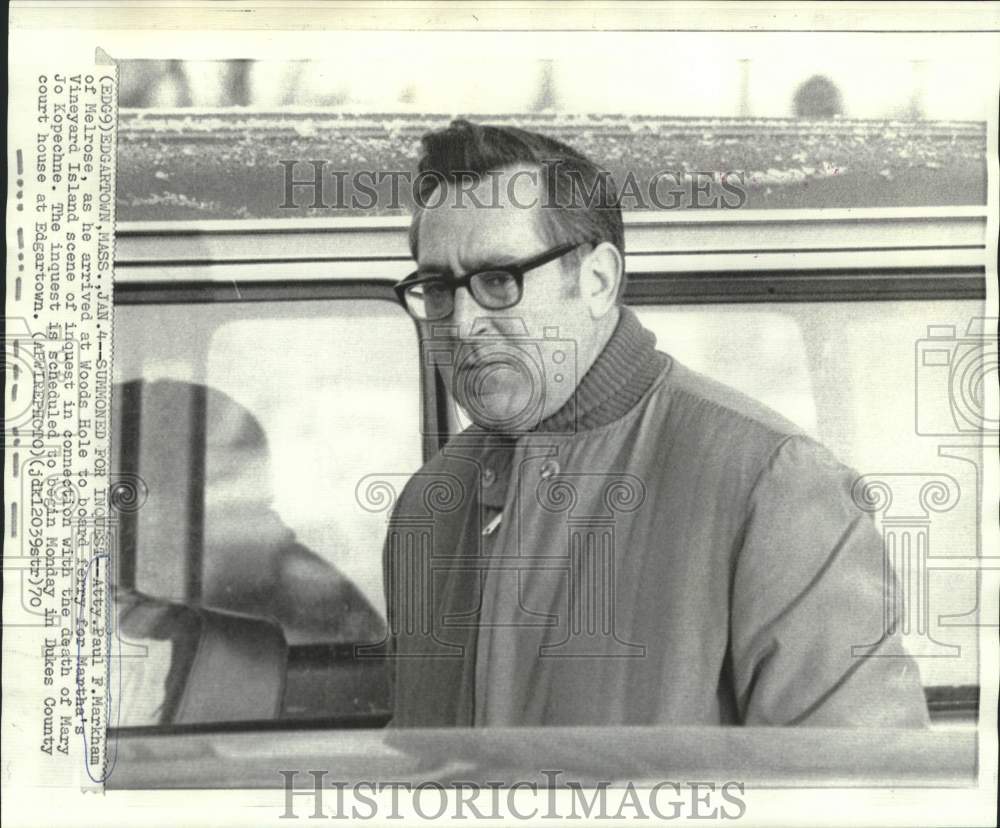 1970 Press Photo Attorney Paul Markham at Woods Hole to board ferry - now21048