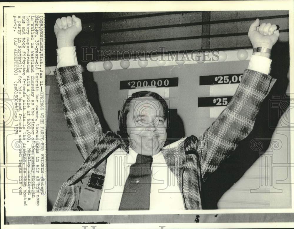 1974 Press Photo Michigan lottery winner Robert Markley throws arms in air.