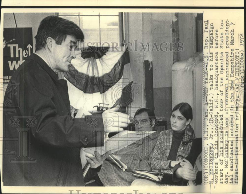 Load image into Gallery viewer, 1972 Press Photo Representative McCloskey with Concord, NH campaign workers
