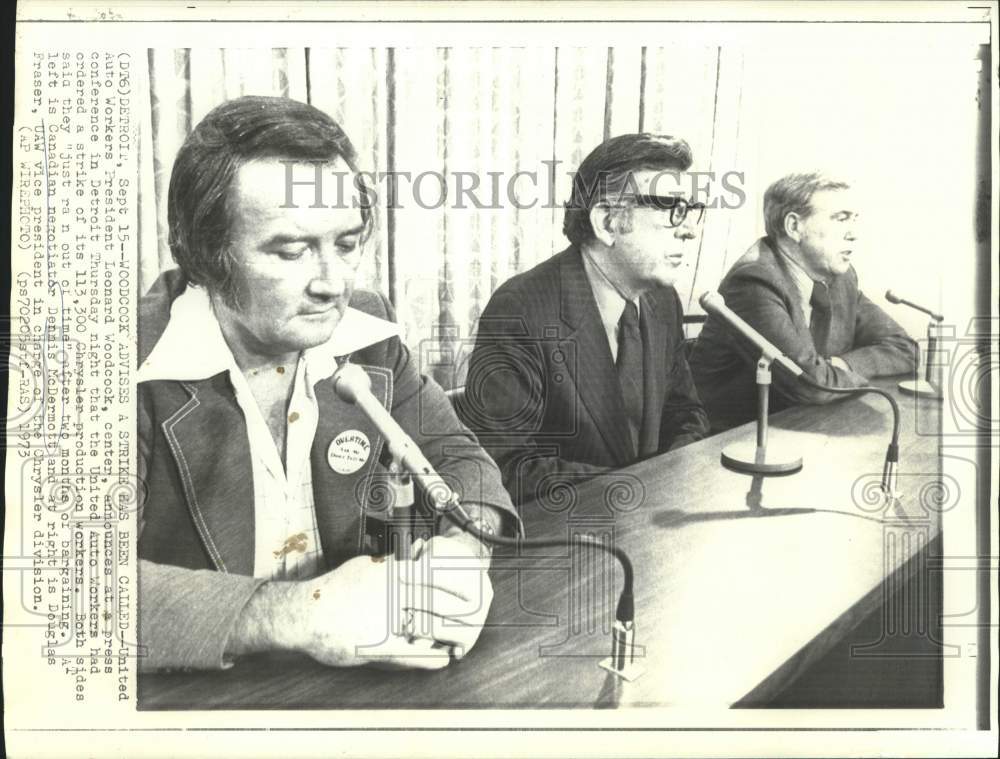 1973 Press Photo UAW&#39;s Woodcock, negotiator McDermott and other with newsmen