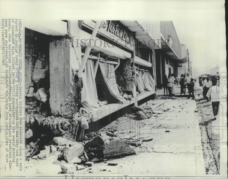 Load image into Gallery viewer, 1968 Press Photo Wreckage on a main street after earthquake, Manila, Philippines
