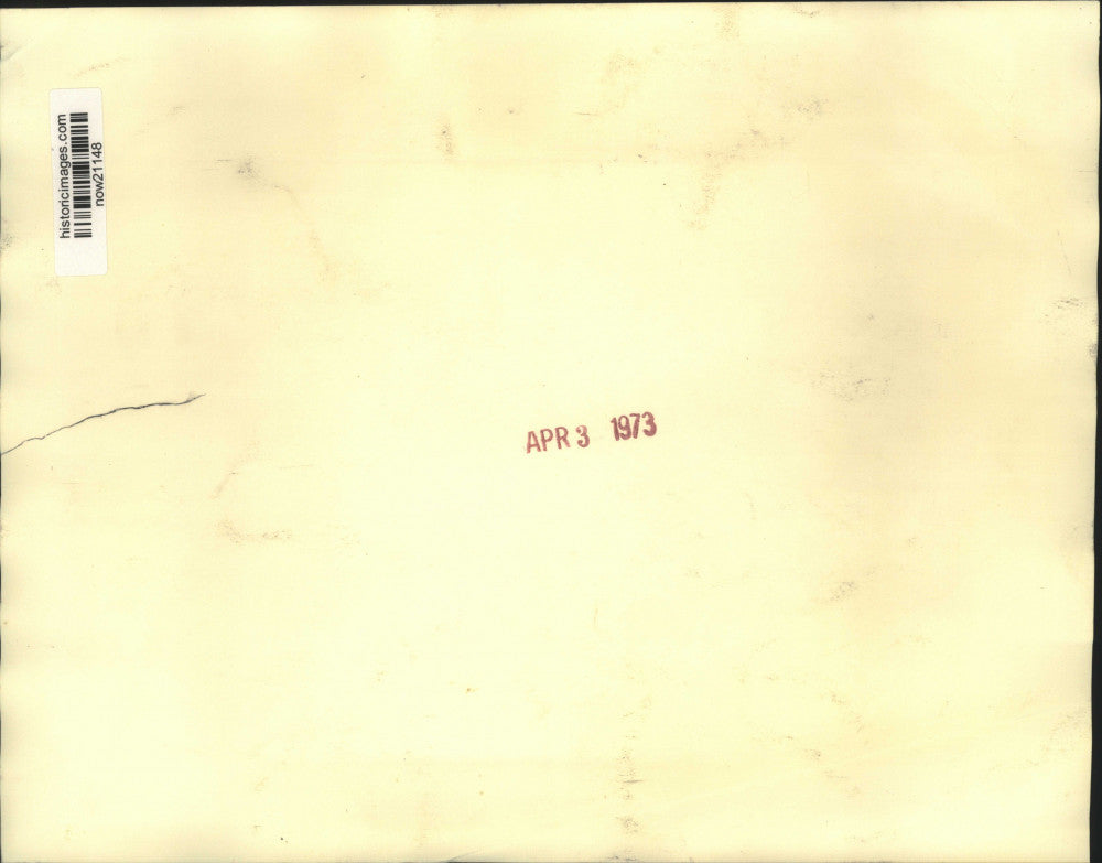 1973 Press Photo Workers sift rubble following earthquake, Managua, Nicaragua