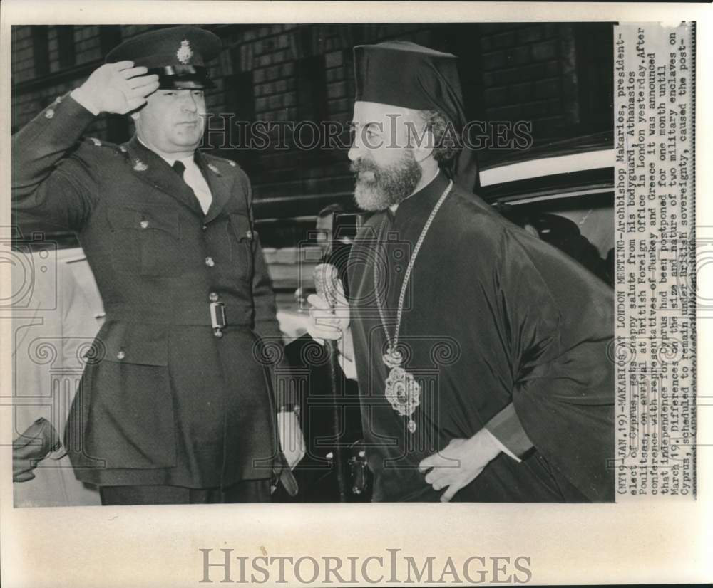 1960 Press Photo Archbishop Makarios gets snappy salute from bodyguard Poulitses