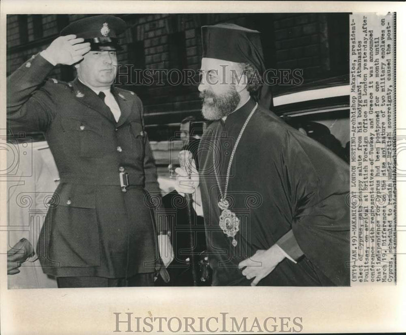 Load image into Gallery viewer, 1960 Press Photo Archbishop Makarios gets snappy salute from bodyguard Poulitses
