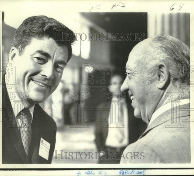 Load image into Gallery viewer, 1972 Press Photo Representative McCloskey and Senator Javits meet in Miami Beach
