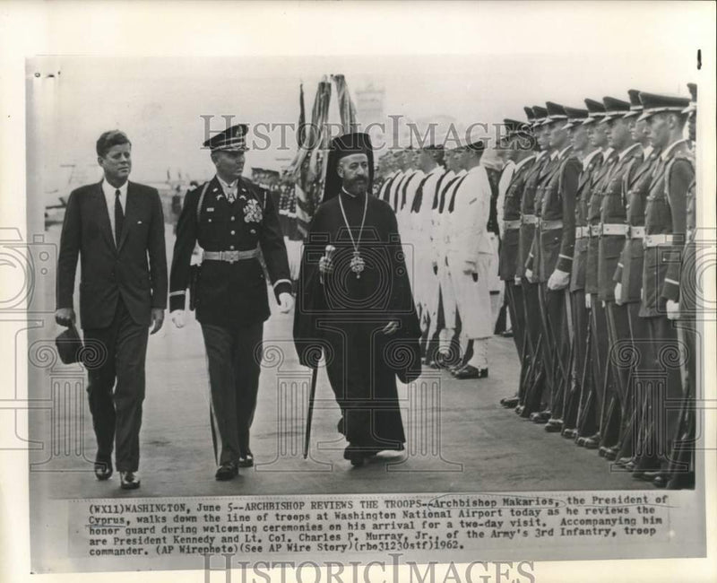 Load image into Gallery viewer, 1962 Press Photo Archbishop Makarios, President Kennedy and other review troops
