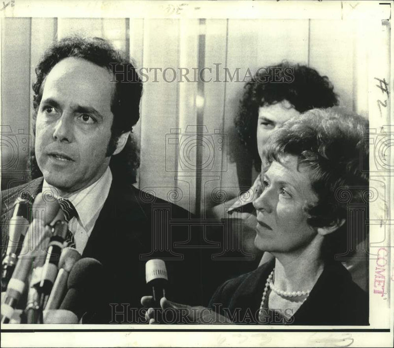 Load image into Gallery viewer, 1973 Press Photo Atlanta Mayor Sam Massell and wife at election headquarters
