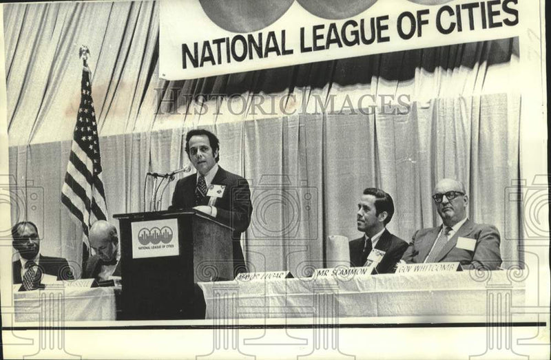 Load image into Gallery viewer, 1972 Press Photo Sam Massell addresses League of Cities as others listen
