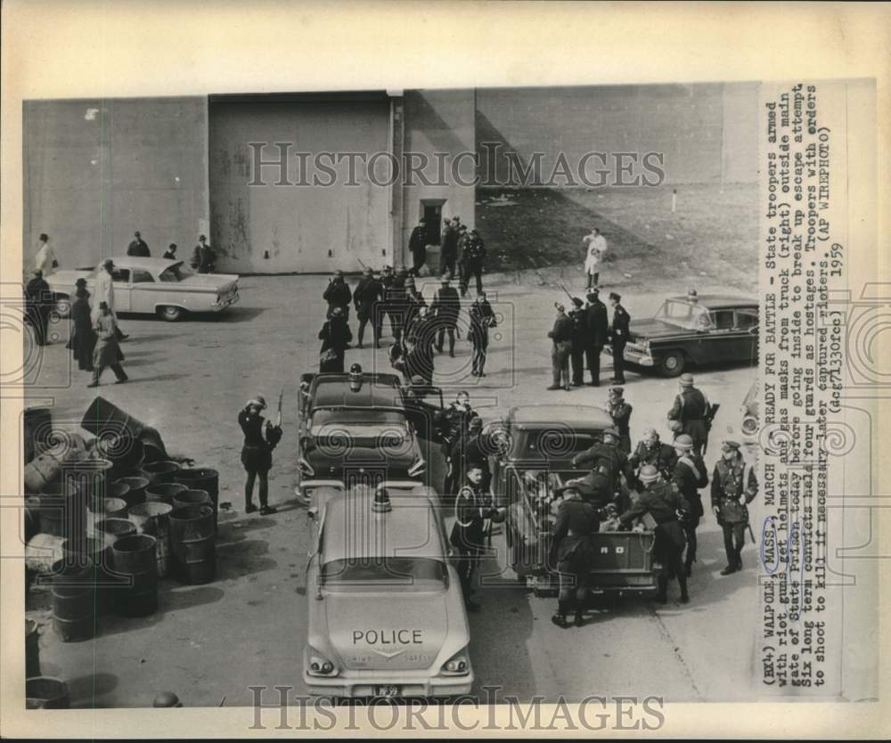 1959 Press Photo State troopers with riot equipment enter State Prison in MA