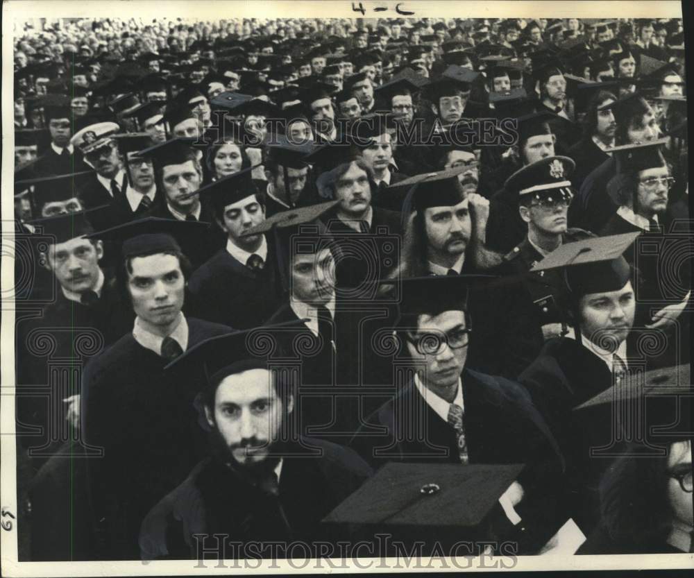 1974 Press Photo MIT engineering graduates have plenty of jobs available
