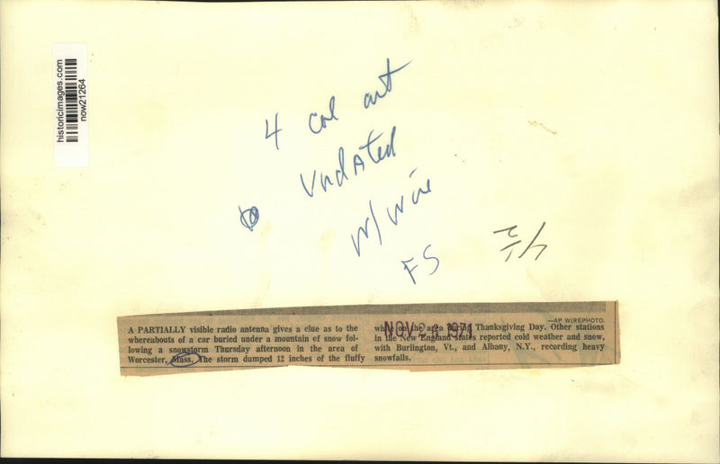 Load image into Gallery viewer, 1974 Press Photo Partially visible car radio antenna in Worcester, Massachusetts
