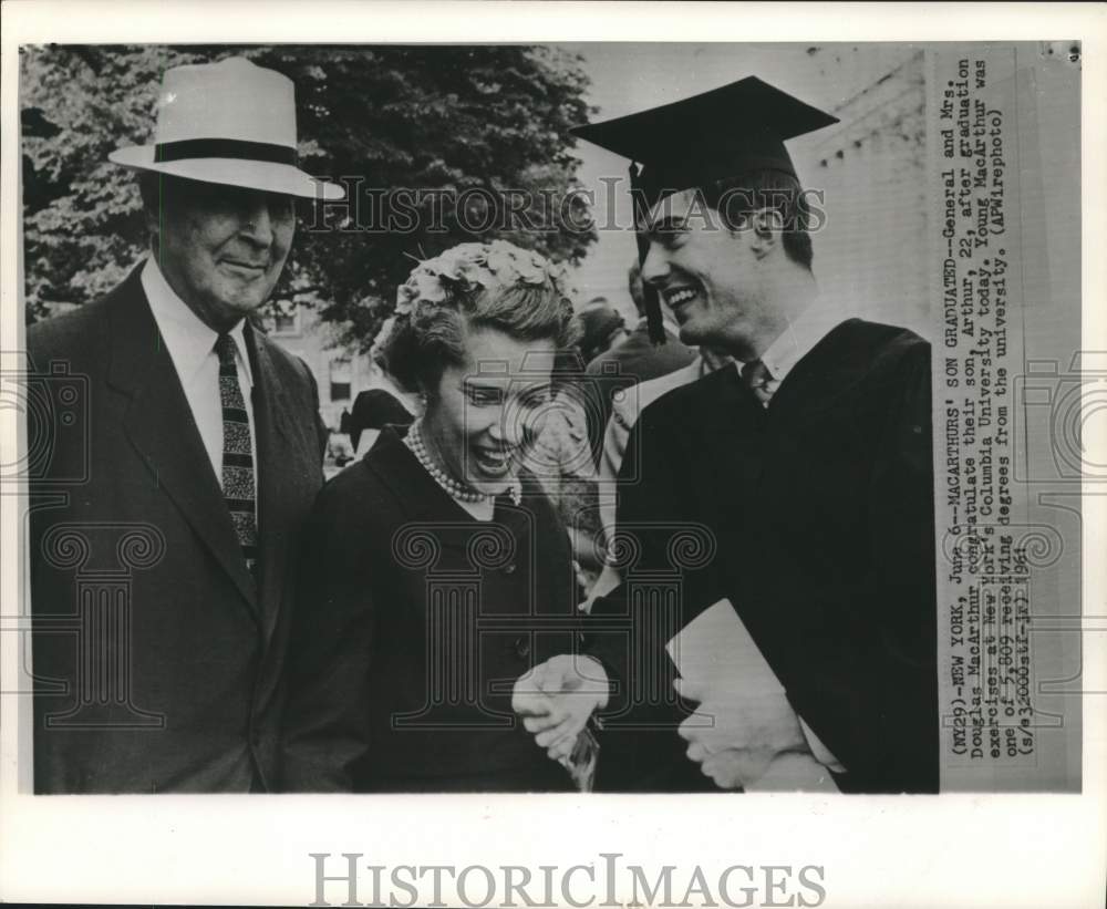 1961 Press Photo General and Mrs. Douglas MacArthur congratulate son in NY